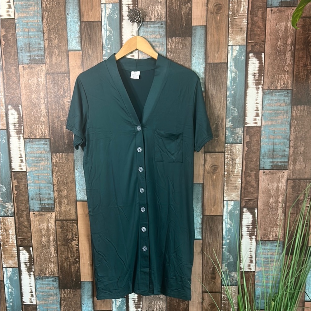 Real essentials medium green button down nightgown